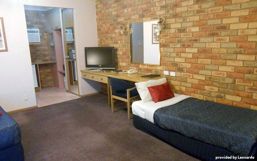 Pines Country Club Motor Inn Shepparton Exterior photo