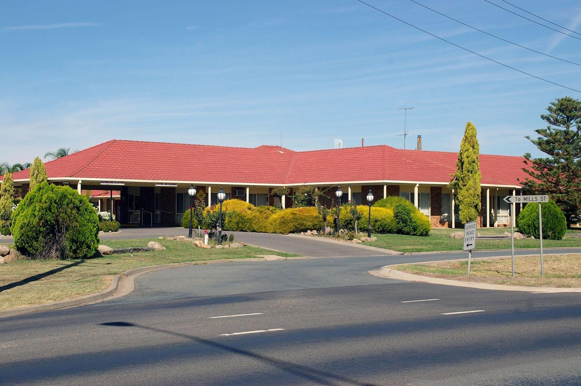 Pines Country Club Motor Inn Shepparton Exterior photo