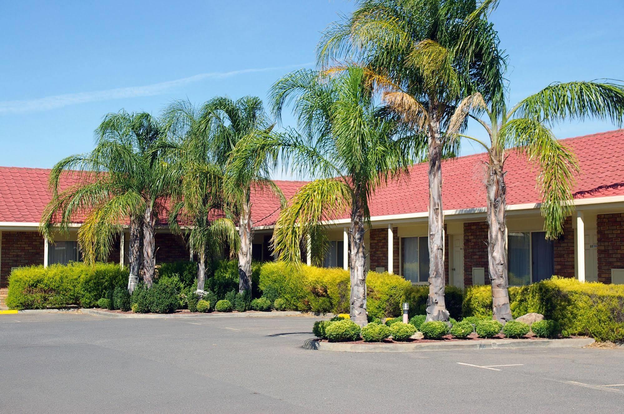 Pines Country Club Motor Inn Shepparton Exterior photo