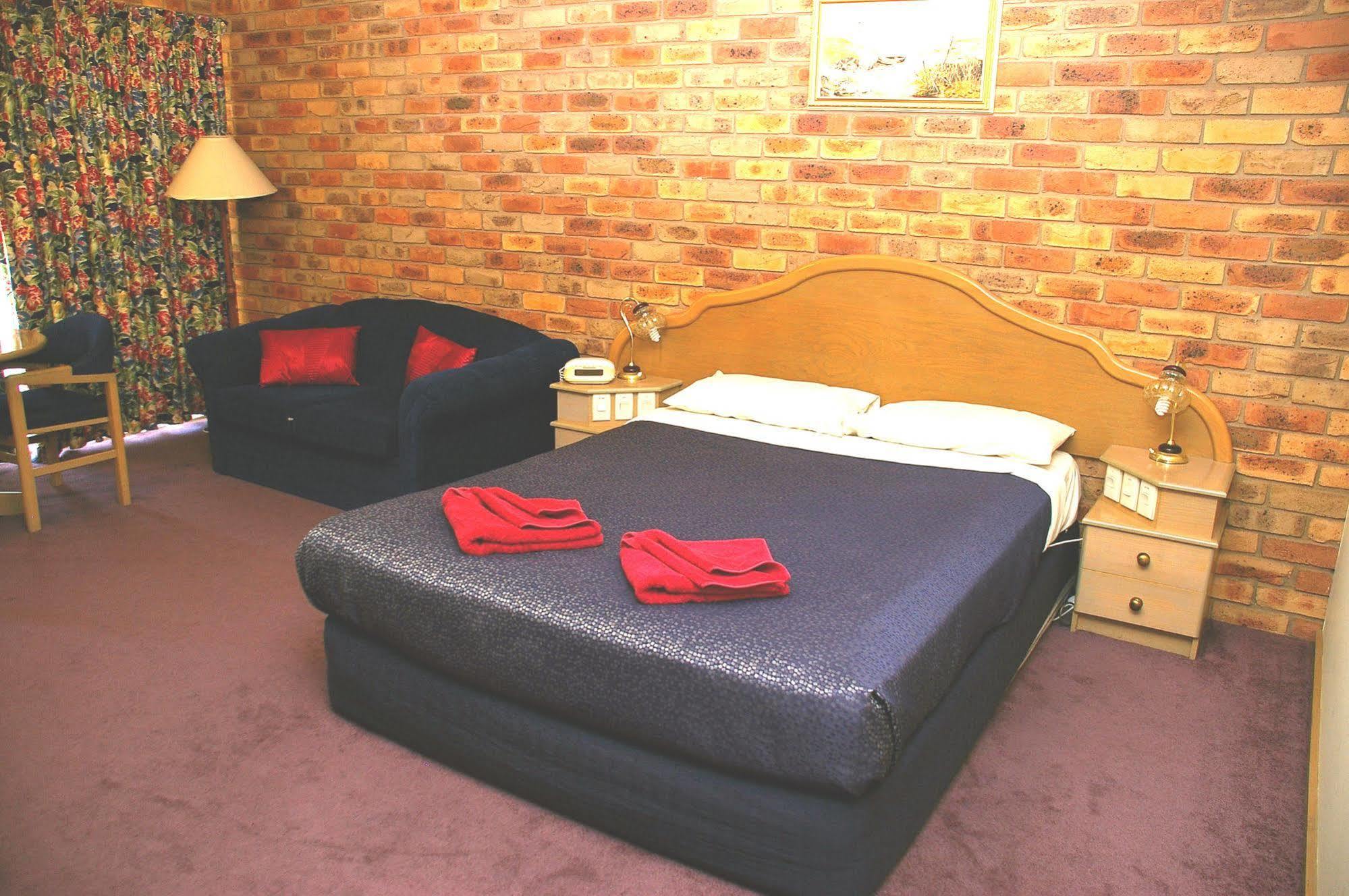 Pines Country Club Motor Inn Shepparton Exterior photo