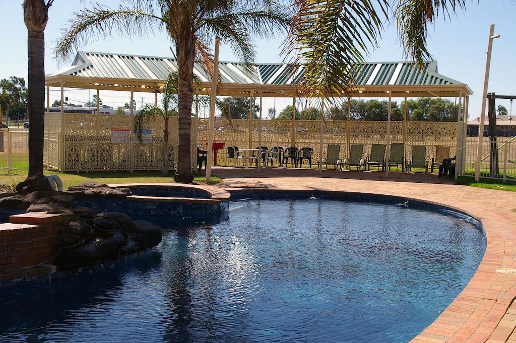Pines Country Club Motor Inn Shepparton Exterior photo
